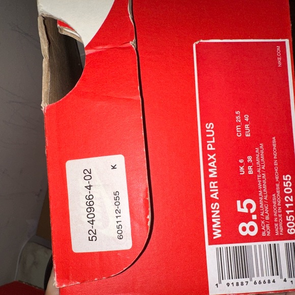 Sneakers - Picture 5 of 10